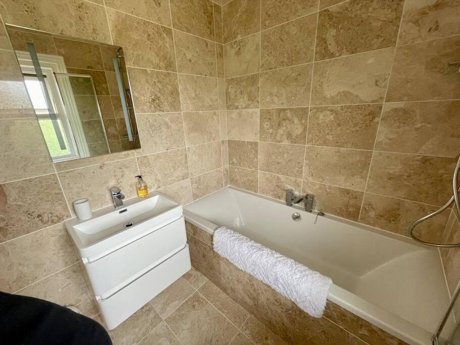 Modern 2 Bed Flat W Parking, Dog Friendly, Central Bournemouth Exterior foto